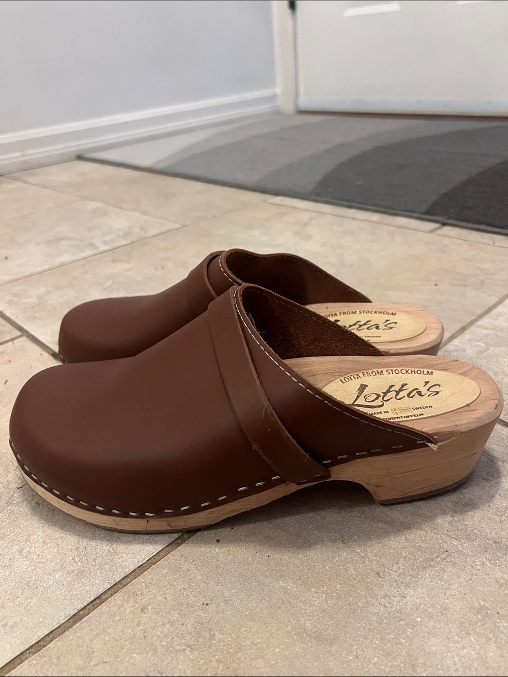 Women's Classic Brown Leather Clogs